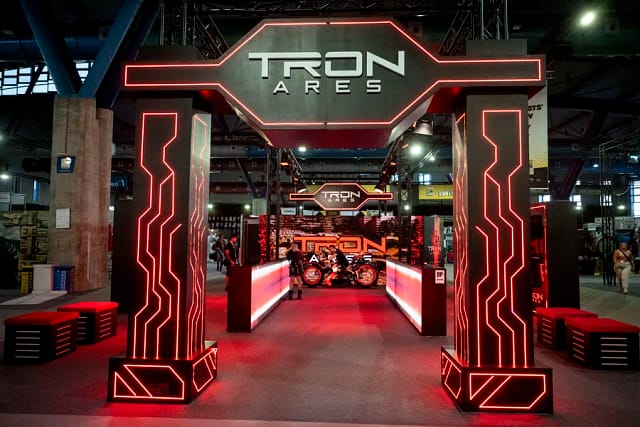 tron ares en la comic con de málaga con glam cam