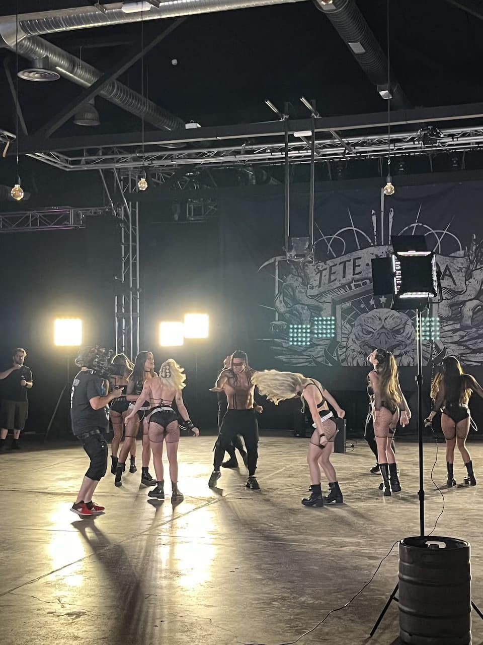 Tete Nova evil machine music video